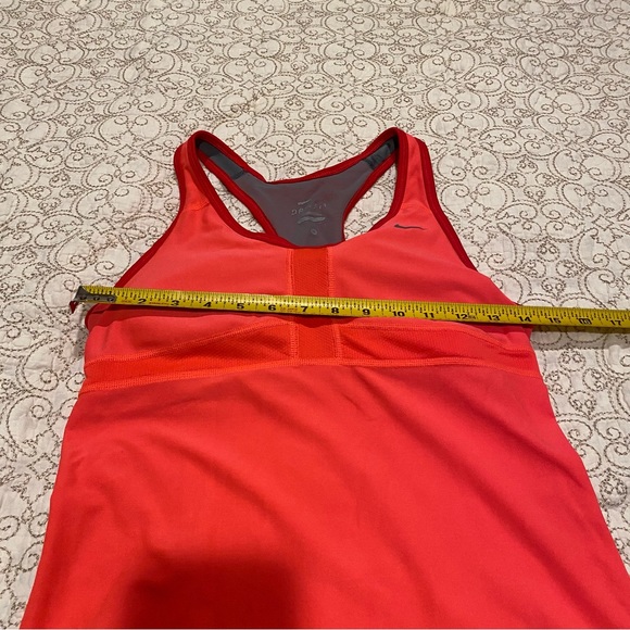 Nike Dri-Fit Women’s Workout Tank Top - Picture 4 of 9